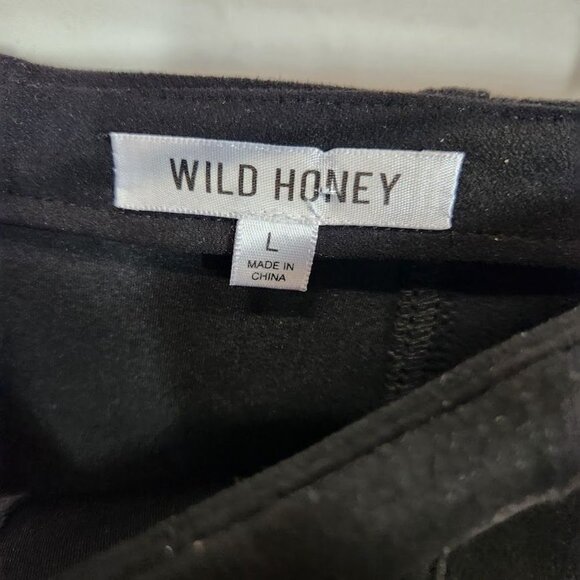 Wild Honey Faux Suede Seamed Mini‎ Skirt in Black - Size Large - Picture 5 of 6